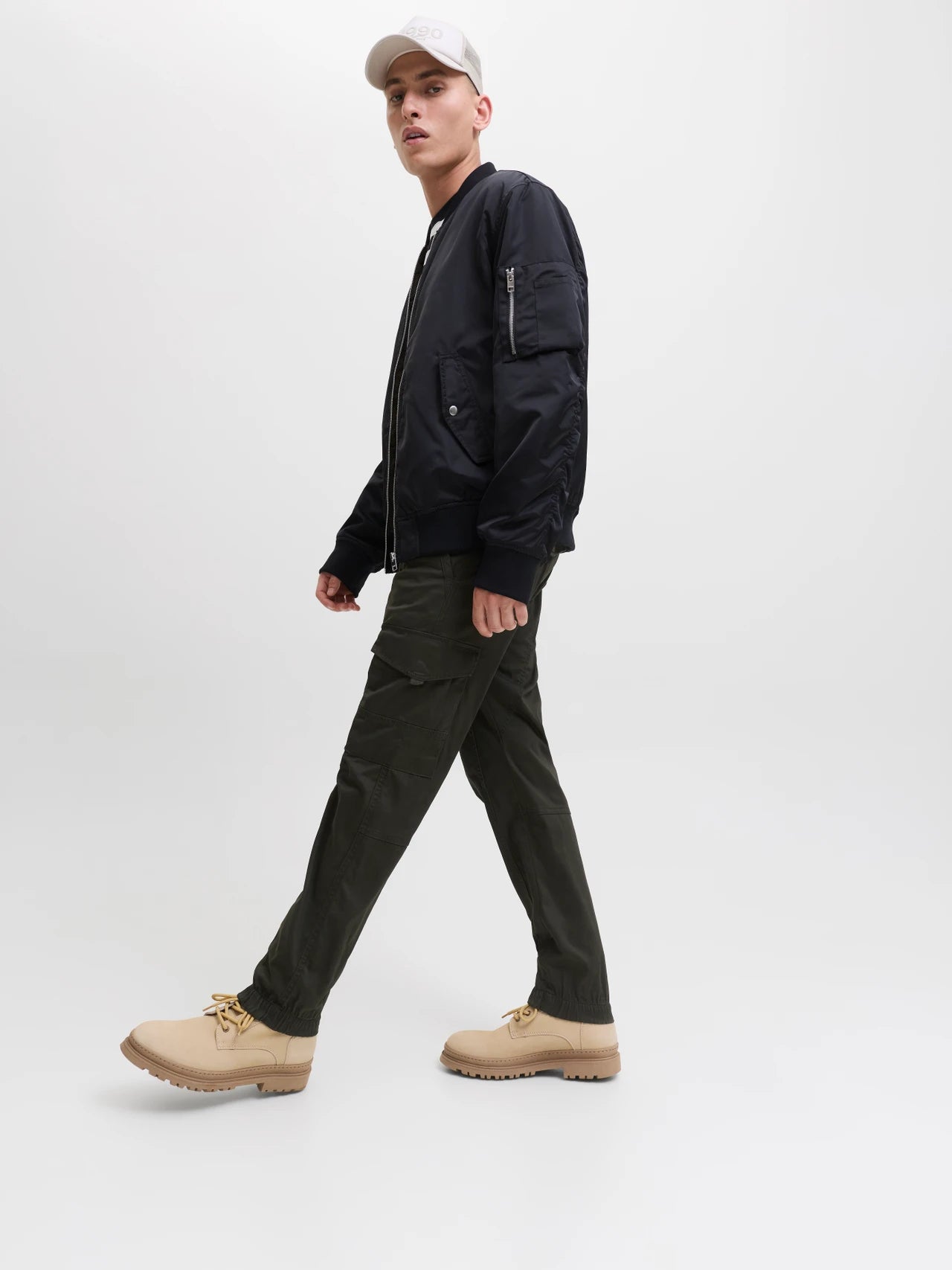 PANTALONES CARGO CORTE SLIM FIT