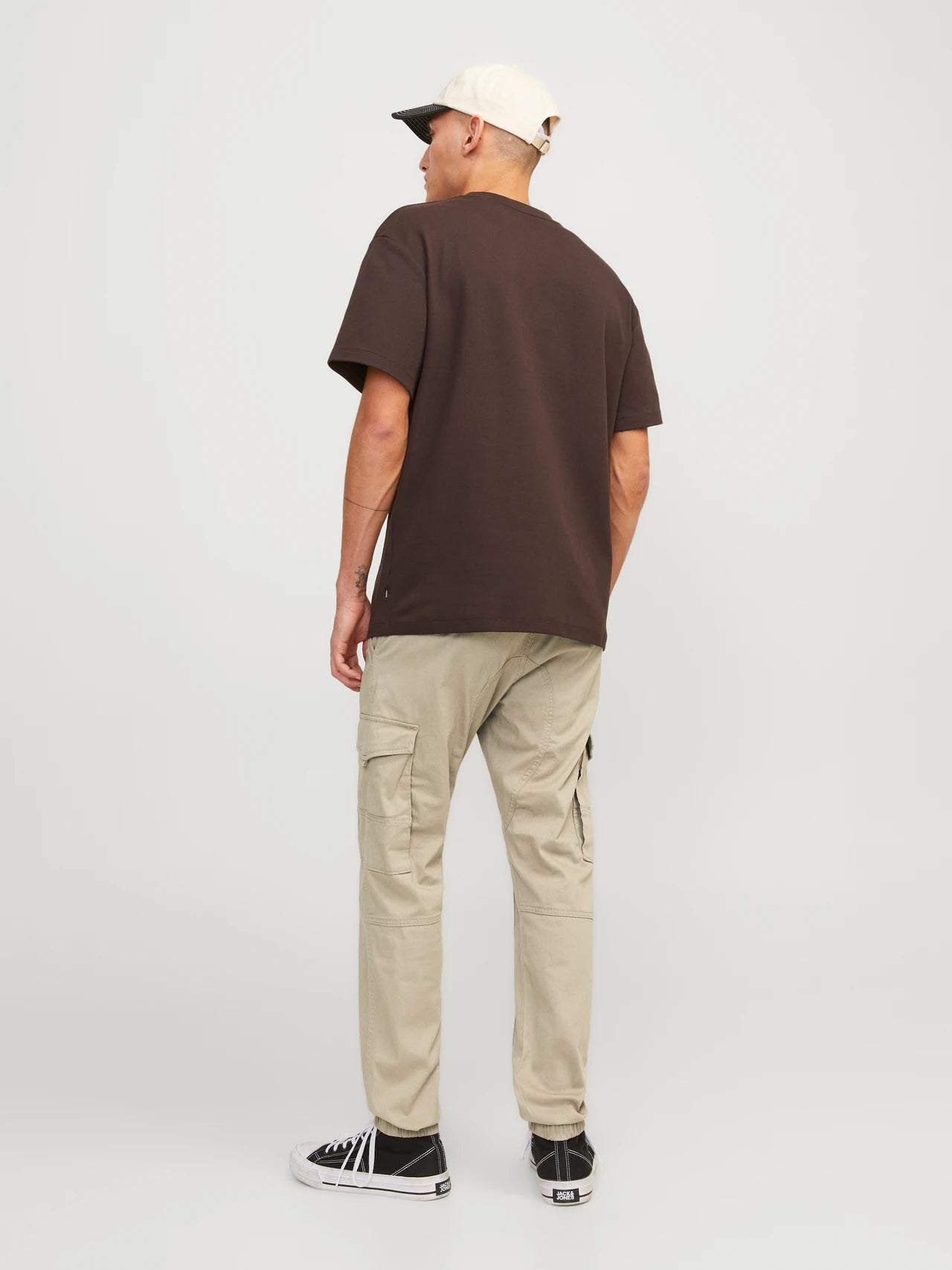PANTALONES CARGO CORTE SLIM FIT