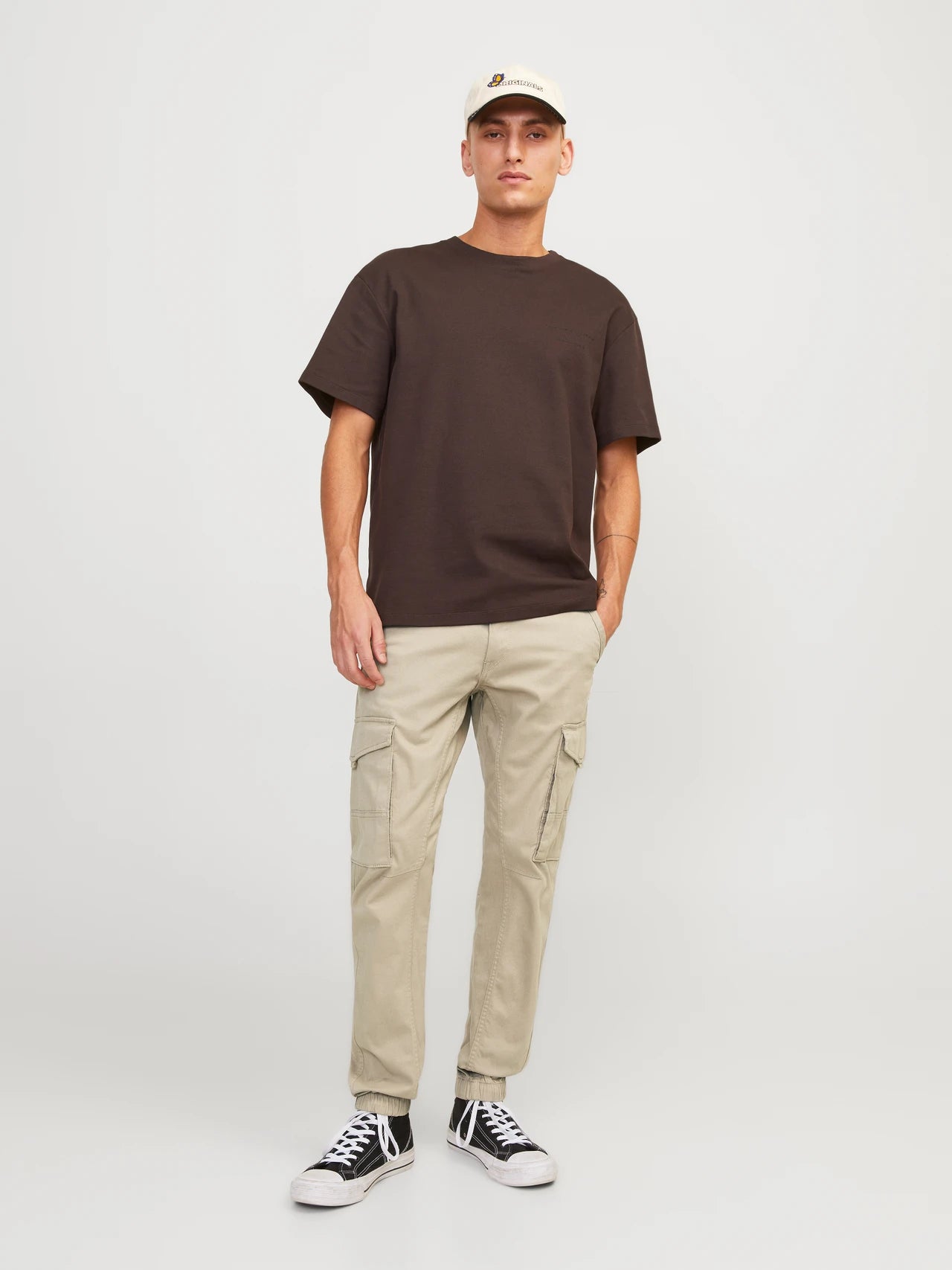 PANTALONES CARGO CORTE SLIM FIT