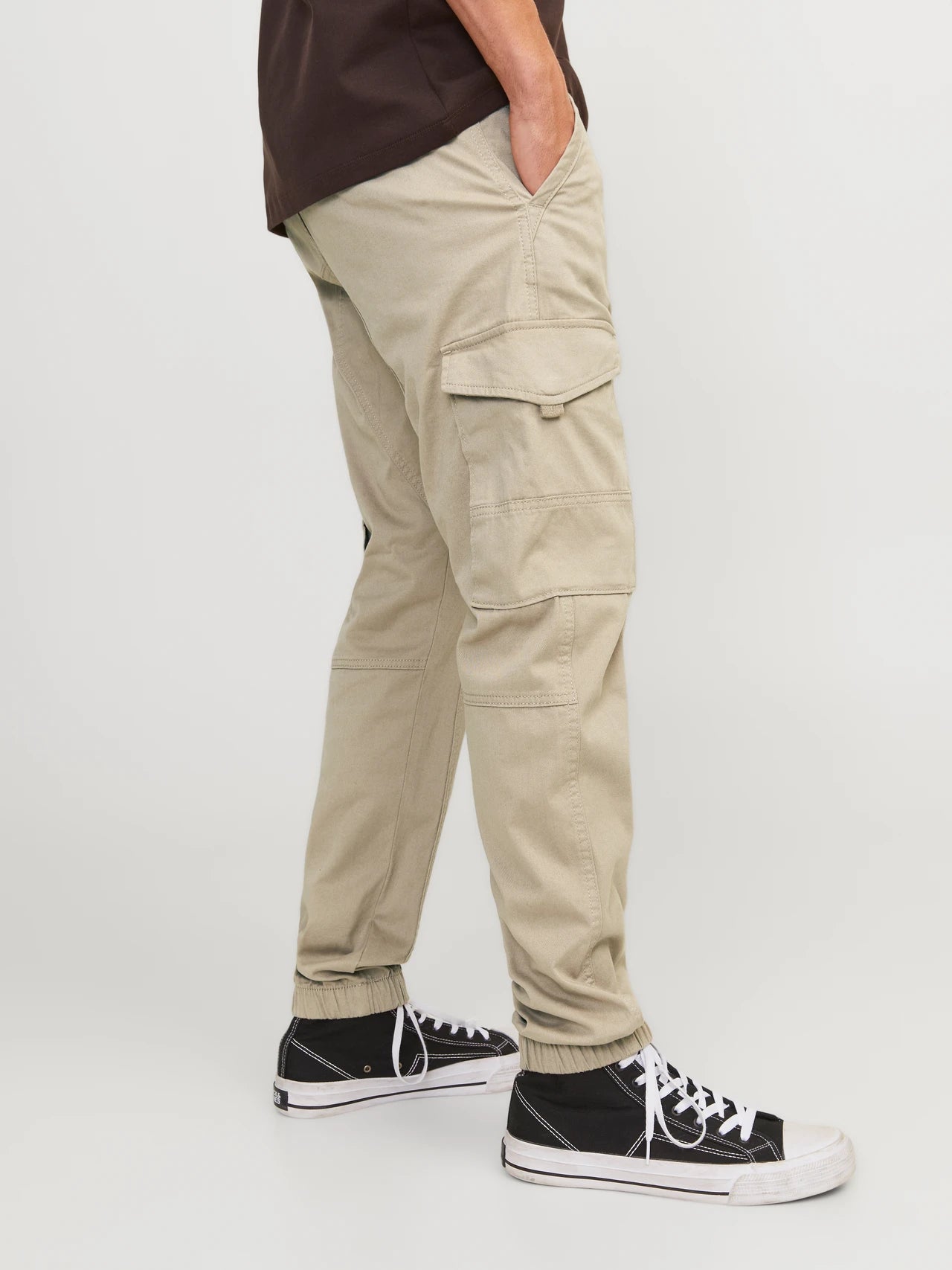 PANTALONES CARGO CORTE SLIM FIT