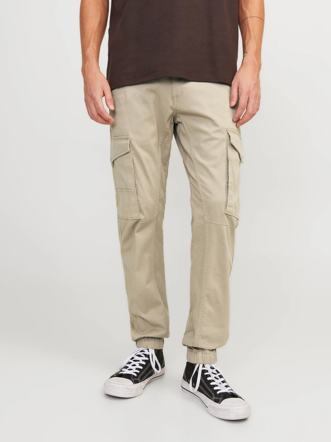 PANTALONES CARGO CORTE SLIM FIT