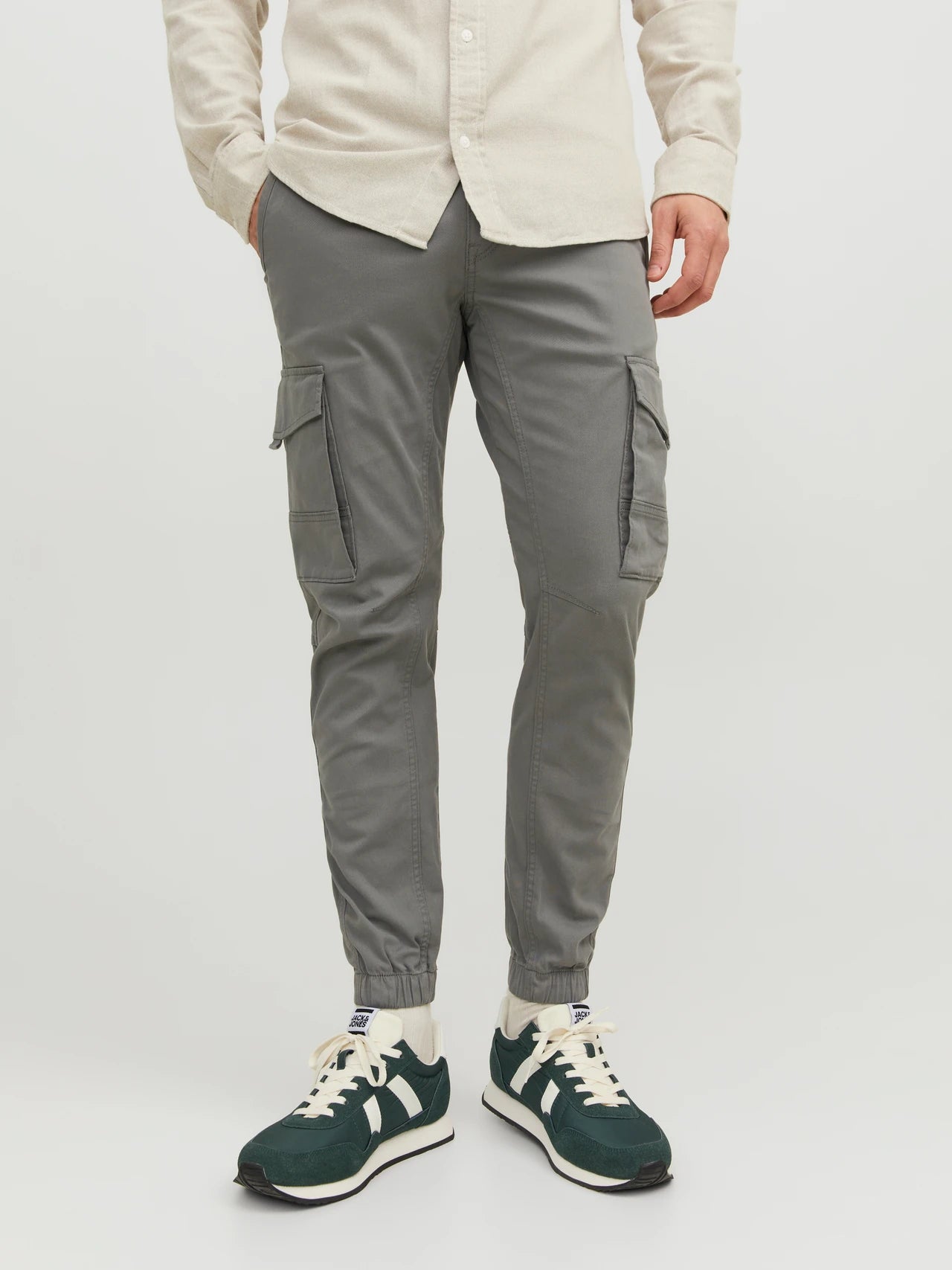 PANTALONES CARGO CORTE SLIM FIT