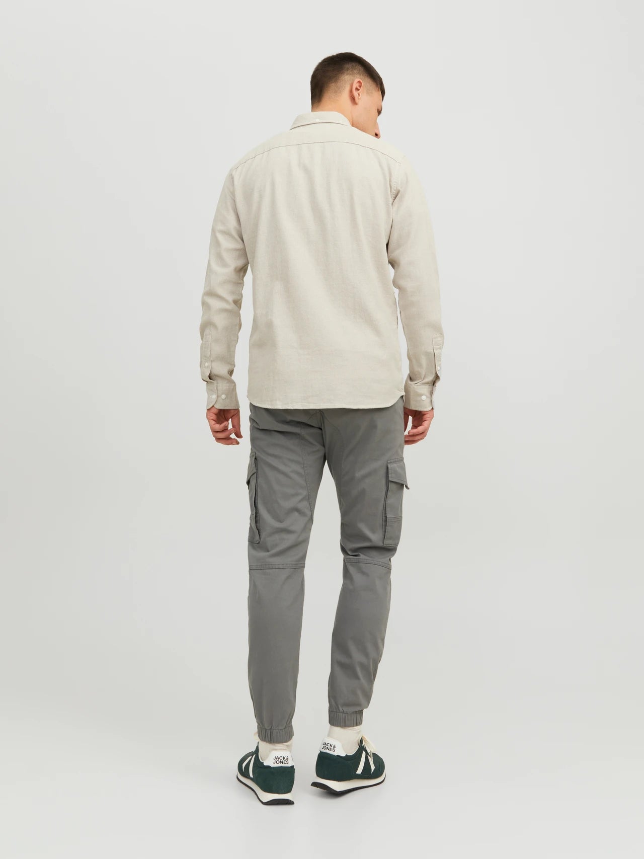 PANTALONES CARGO CORTE SLIM FIT