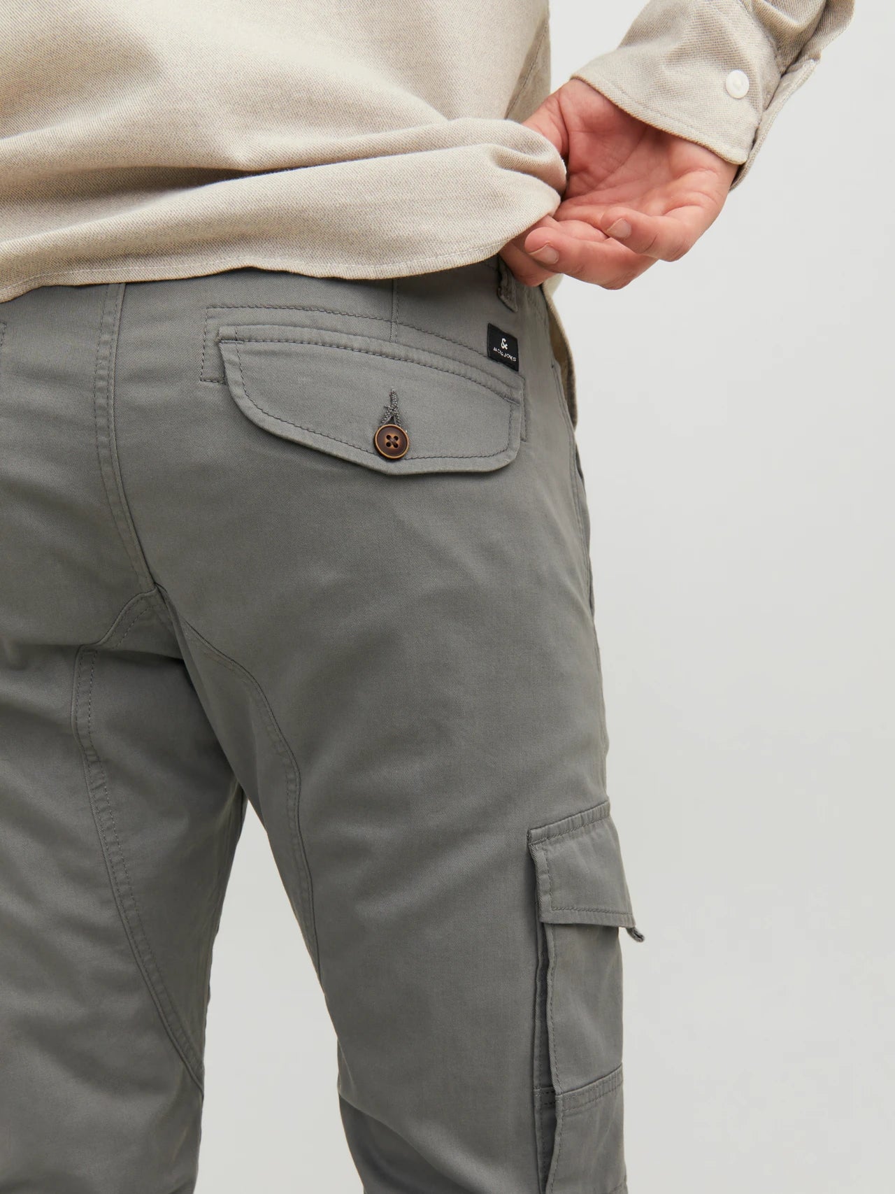 PANTALONES CARGO CORTE SLIM FIT