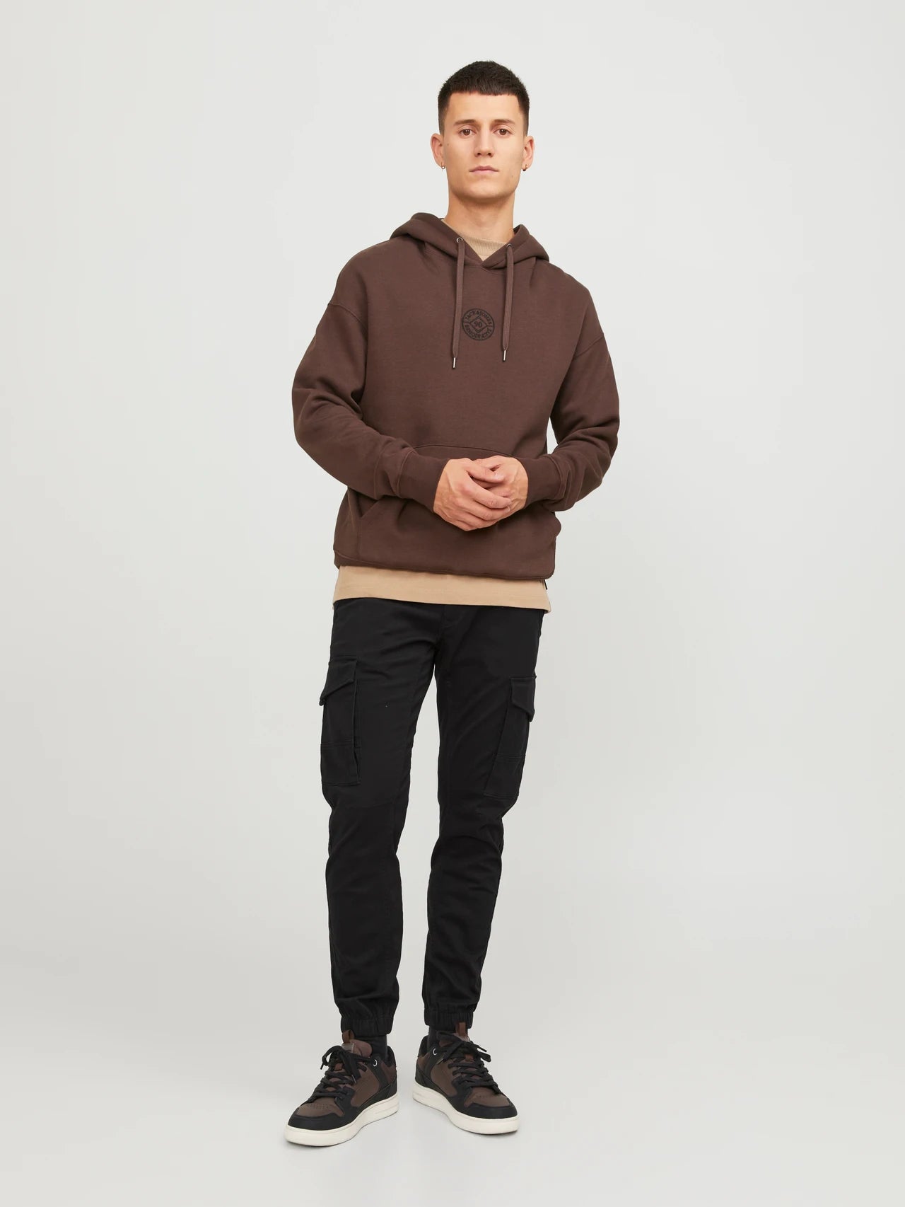 PANTALONES CARGO CORTE SLIM FIT
