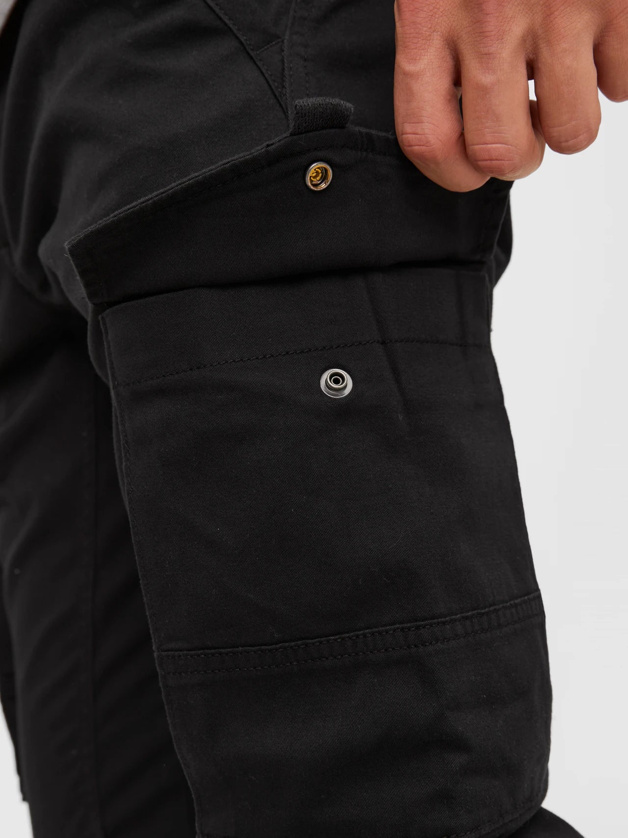 PANTALONES CARGO CORTE SLIM FIT