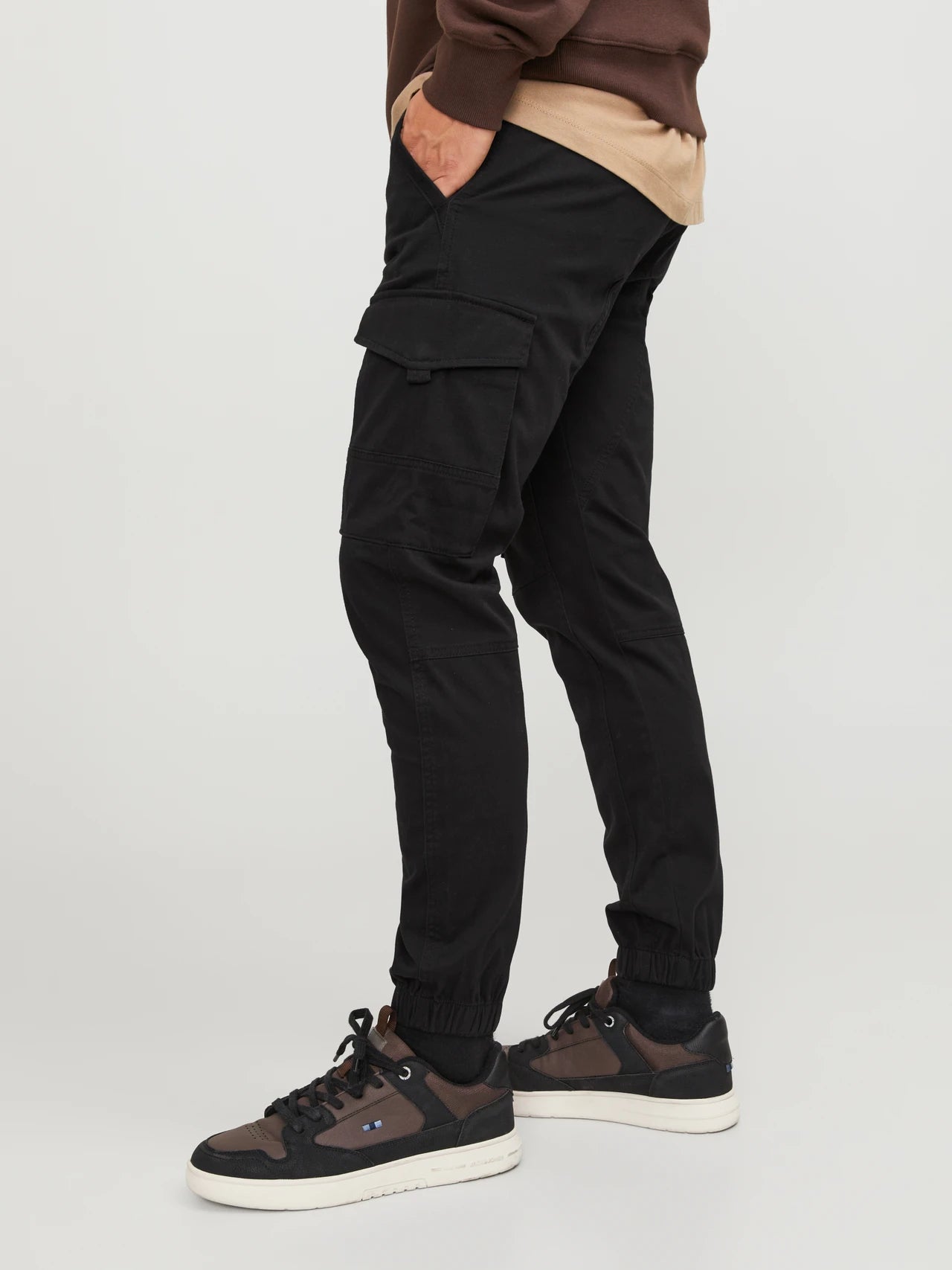PANTALONES CARGO CORTE SLIM FIT