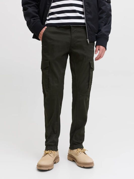 PANTALONES CARGO CORTE SLIM FIT